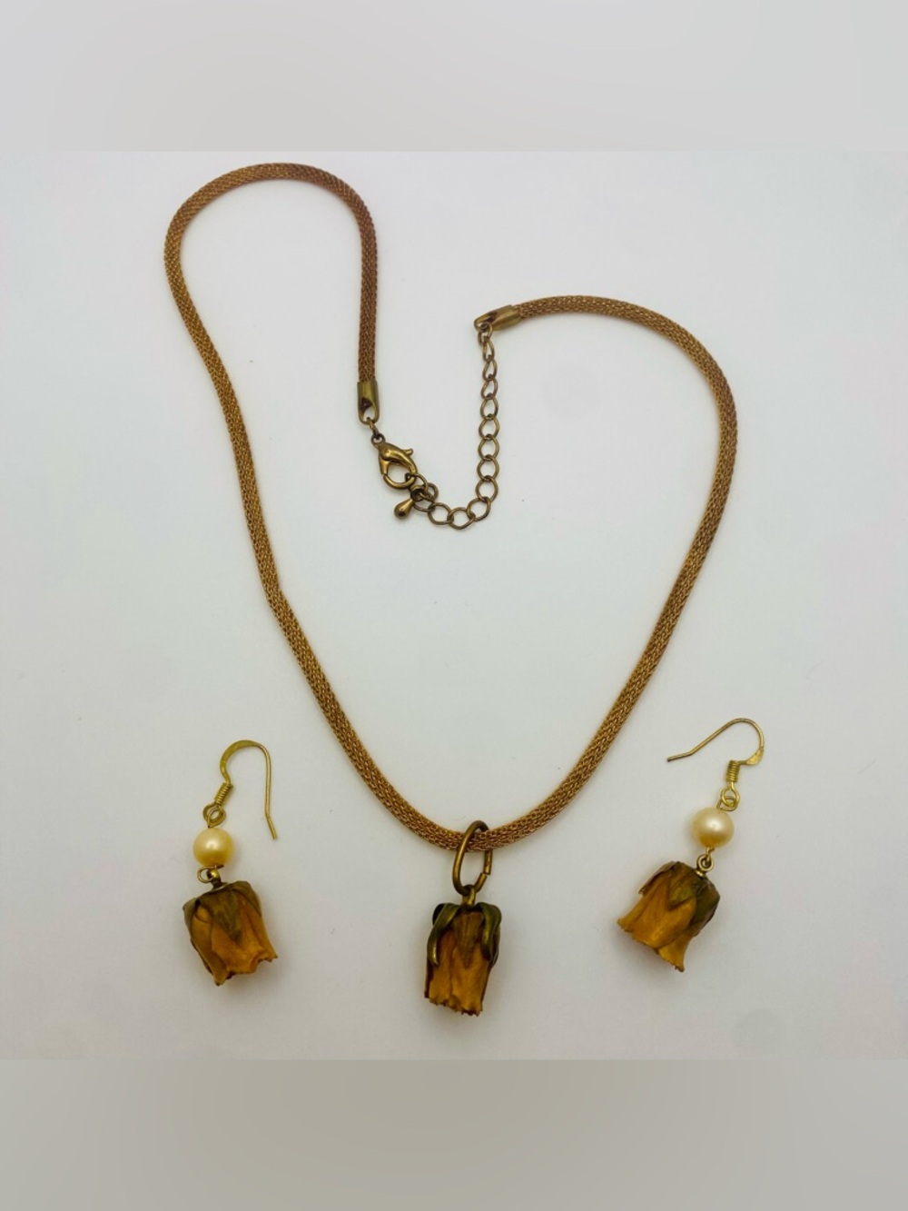 Vintage Lacquer-Dipped Real Rose Set Gold Tone Mesh Necklace & Drop Earrings